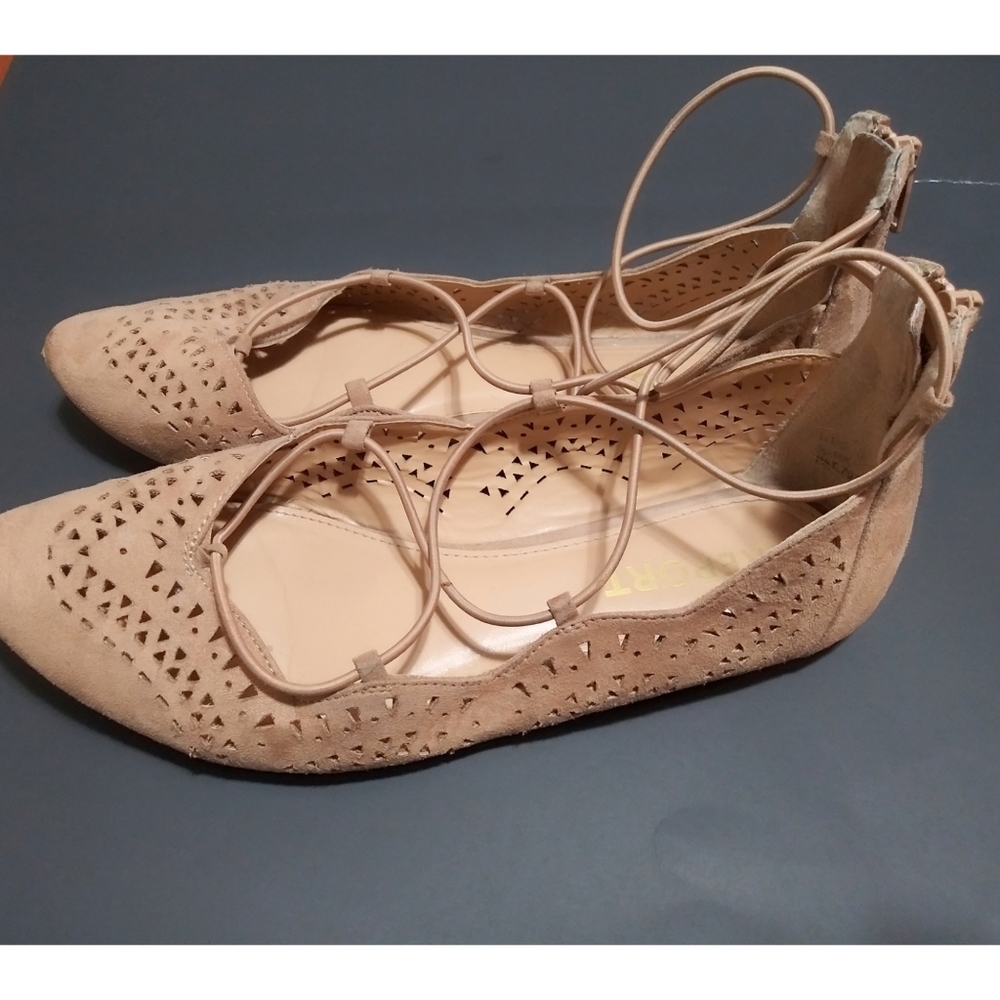 🔥5/$15🔥Nude Geometric Cut Out Laceup Ballet Flat